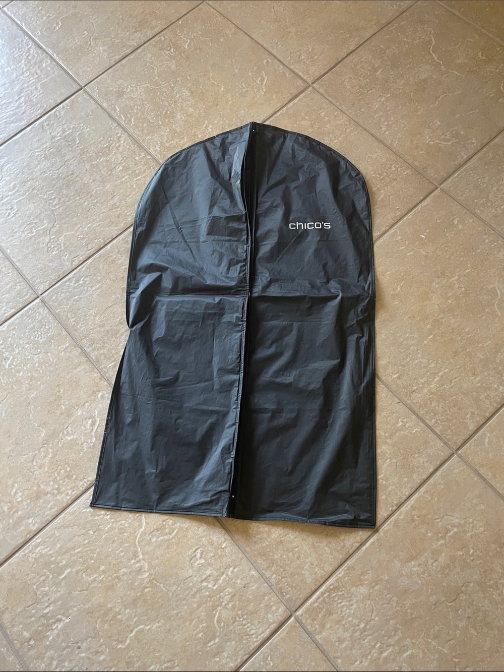 🖤5/$25 Chicos black garment bag